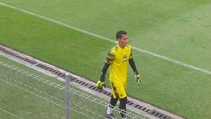 Kiper Persib Bandung Reky Rahayu telah kembali bergabung dalam latihan tim di lapangan Stadion Sidolig, Kota Bandung, Jumat (9/6/2023).