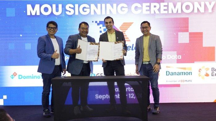 (Kiri ke Kanan) Direktur Keuangan & Managemen Risiko MDMedia Andri Nopendra, Direktur Operation & Sales MDMedia Pujo Pramono, Chief Digital Officer Domino’s Mayank Singh, Direktur Utama MDMedia Arif Prabowo dalam MoU Signing Ceremony untuk promosi iklan melalui AdXelerate pada acara peluncuran Programmatic Advertising berbasis Data Telco “AdXelerate” di Glass House Ritz Carlton Pacific Place pada Kamis (13/09).

.