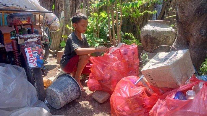 Kisah Ilun (11), bocah asal Nganjuk, Jawa Timur, rela jadi pemulung demi bantu orang tua