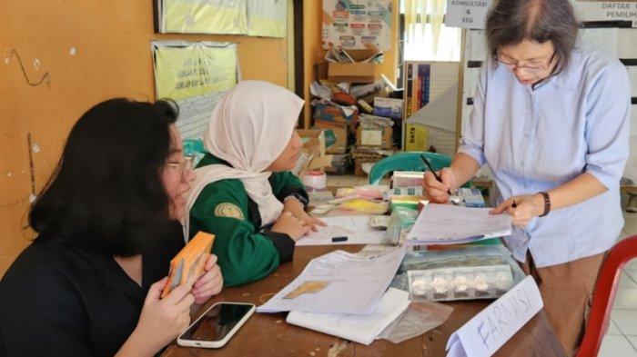 Pos Farmasi Menyediakan Obat-obatan bagi Penyintas
