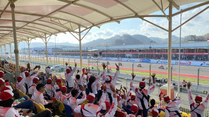 100 pengguna setia dan anggota komunitas sepeda motor Honda menyatukan semangat Satu Hati dalam memeriahkan MotoGP Mandalika 2024 dan Asia Talent Cup 2024