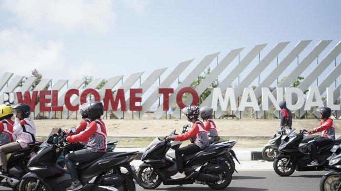 100 pengguna setia dan anggota komunitas sepeda motor Honda mengikuti kegiatan touring di Lombok