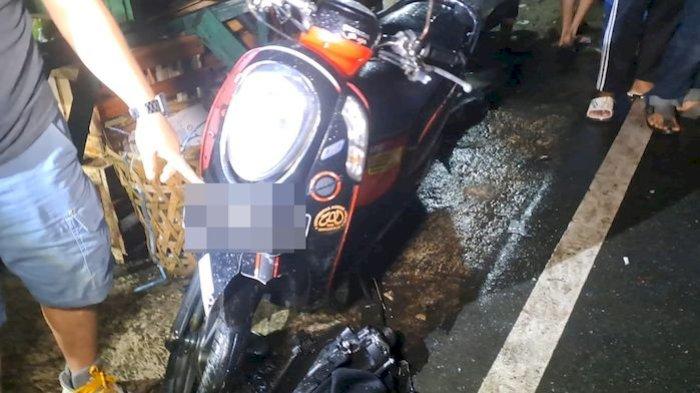 Kondisi motor Scoopy yang terlibat tabrakan beruntun di Sukabumi. Pengendaranya meninggal dunia.