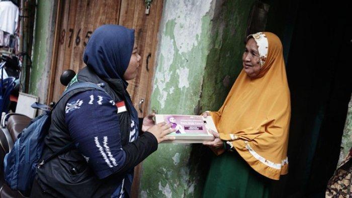 AKSI BERBAGI- Kopi ABC bersama Dompet Dhuafa yang berkolaborasi dalam kebaikan melalui aksi berbagi 202 mukena untuk masyarakat yang membutuhkan di enam titik Jabodetabek. Pada Senin (24/03/2025), aksi bagi-bagi mukena terlaksana pada titik pertama di Kelurahan Kebon Baru, Kecamatan Tebet, Jakarta Selatan.
