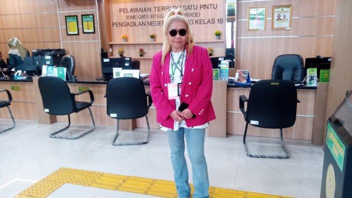 Kuasa Hukum Yosep Hidayah, Silvia Devi Soembarto, saat mengajukan Kasasi ke PN Subang.