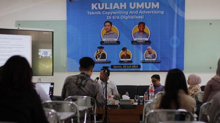 Kuliah Umum Teknik Copywriting and Advertising di Era Digital di Universitas Indonesia Membangun (INABA) Jalan Seokarno Hatta 448 Kota Bandung, Jawa Barat, Kamis (20/7/2023).