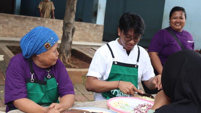 Lembaga Pelayan Masyarakat (LPM) Dompet Dhuafa menghadirkan kegiatan Darling Masak Daging di Yayasan Galuh, Rabu (19/6/202$). Melalui kegiatan Sedekah Daging di momen Idul Adha 1445 H, sebanyak 3 ekor kambing dihadirkan dan dagingnya di masak bersama.