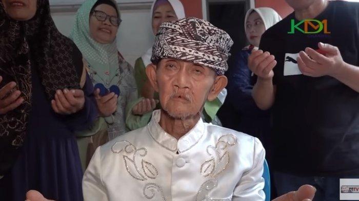 Lansia berusia 90 tahun bernama Aki Jaya belakangan menjadi sorotan karena menikah lagi dengan sanak keluarga Dedi Mulyadi.