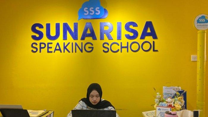 Sekolah public speaking dan leadership untuk anak-anak Sunarisa Speaking School di Ruko Paskal 23 Blok A No 36 lantai 2, Kota Bandung