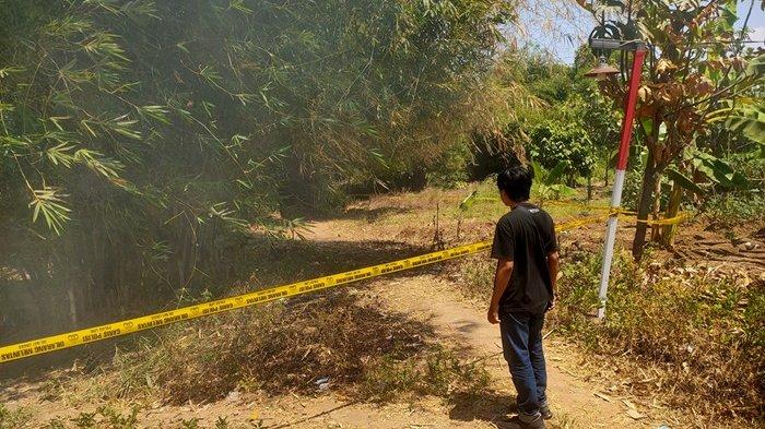 Lokasi di mana K menikam ayahnya bernama Jana hingga tewas di Desa Kesugengan Kidul, Kecamatan Depok, Kabupaten Cirebon