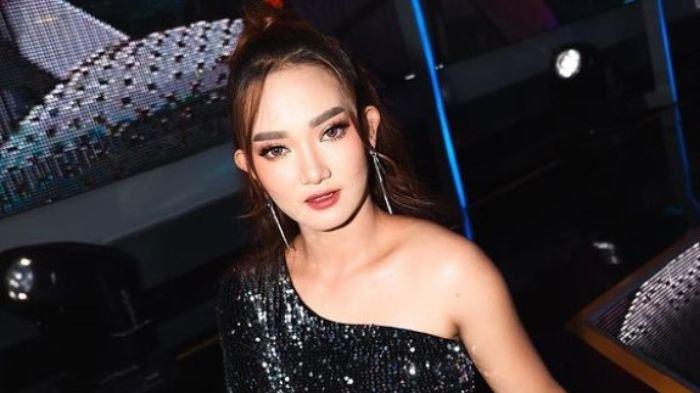 Lovely, perwakilan Filipina dalam ajang D Academy Asia 6.