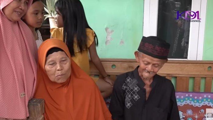 Mak Ukasih dan Aki Jaya, yang belakangan viral karena pernikahan lansia di Subang