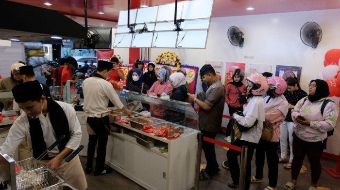Suasana Outlet Makaroni Ngehe Q KOPO Bandung