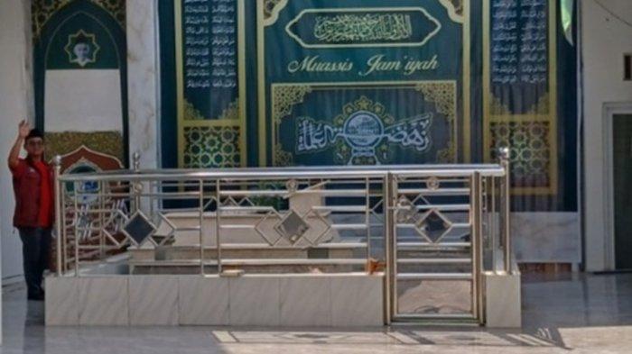 Suasana Maqbaroh KH Abdul Chalim di Majalengka