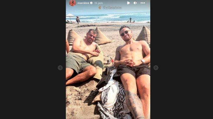 Kapten Persib Bandung Marc Klok dan eks pemain PSM Makssar Wiljan Pluim liburan bersama di Bali pada Minggu (8/10/2023).