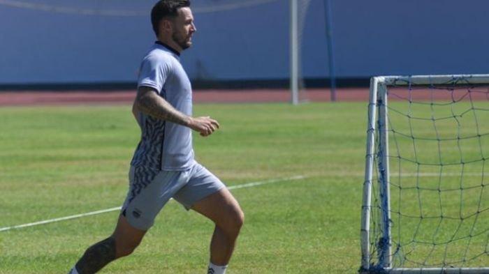 Menjelang laga kontra PSM Makassar, gelandang Persib Bandung minta dukungan bobotoh.