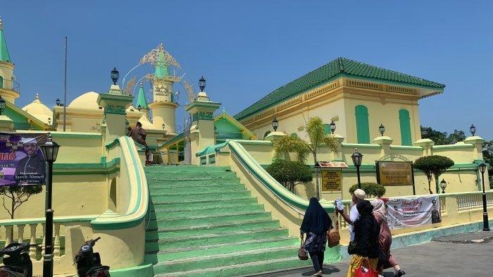 Potret Masjid Raya Sultan Riau Pulau Penyengat Kota Tanjungpinang, Provinsi Kepri, Minggu (4/2/2024).