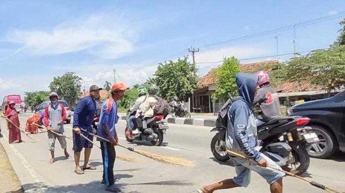 Tradisi penyapu koin bertaruh nyawa di Pantura, Indramayu, yang bikin Dedi Mulyadi ngeri