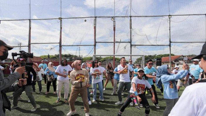  Raffi Ahmad Memeriahkan Kampanye Melly Goeslaw Zumba Bersama hingga Demo Masak di Pasteur