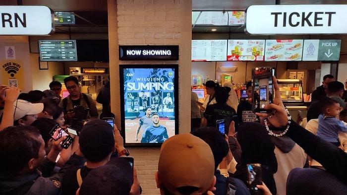PENGUMUMAN PEMAIN - Momen pengumuman dua pemain baru Persib Bandung di Mall PVJ Bandung, Sabtu (28/6/2025).