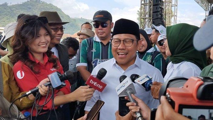 Cawapres Muhaimin Iskandar atau Cak Imin berkampanye di Lapangan Sepak Bola Nagreg, Kabupaten Bandung, Kamis (8/2/2024).
