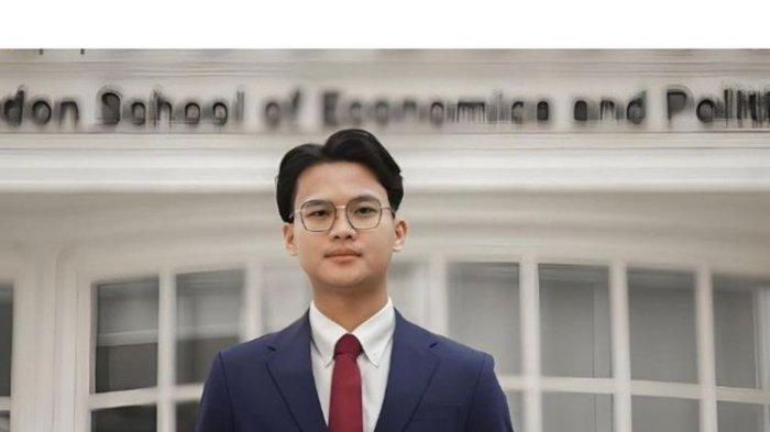 Muhammad Syaeful Mujab adalah lulusan UI yang lolos beasiswa LPDP ke Inggris berkat sang Ibu. Mujab adalah mantan Presiden BEM UI dan Abang DKI 2018.