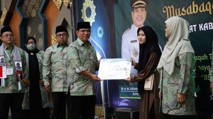 Musabaqoh Tilawatil Qur'an (MTQ) ke-47 tingkat Kabupaten Bandung tahun 2023 resmi dibuka di Masjid Agung Al-Fathu, Soreang, pada Rabu (08/11/2023). Acara yang diikuti oleh 322 peserta yang berasal dari 31 kecamatan se-Kabupaten Bandung itu diselenggarakan 8-10 November 2023.