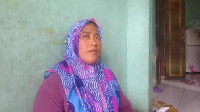 Nani Triana (42), bibi dari korban perundungan di Kelurahan/Kecamatan Sumber, Kabupaten Cirebon, akhirnya angkat bicara mengenai pengalaman tragis yang menimpa keponakannya.