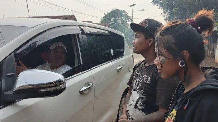 Dedi Mulyadi saat bertemu Riki yang nekat mudik modal Rp7 ribu