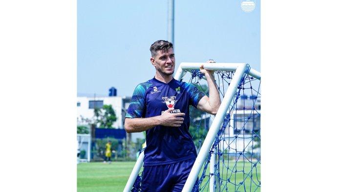 Bek jangkung asal Belanda, yakni Nick Kuipers dipastikan absen saat Maung Bandung melakoni laga pamungkas putaran pertama, melawan PSS Sleman, di Stadion GBLA Kota Bandung, Sabtu (28/10) nanti.