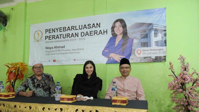 Nisya Ahmad, anggota dewan Kabupaten Bandung, hadir untuk memberikan sosialisasi Peraturan Daerah tentang Desa Wisata di Desa Cikasungka, Kecamatan Cikancung, Kabupaten Bandung.
