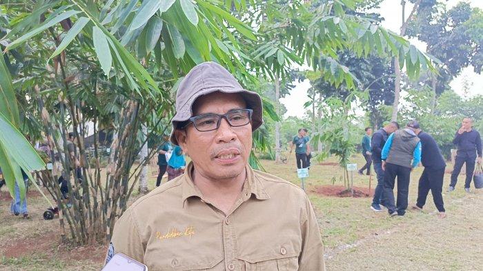 Kadisdik Purwakarta, Purwanto, memastikan telah menonaktifkan Dedi Mulyadi dari jabatannya sebagai Kepala SDN Sawahkulon.