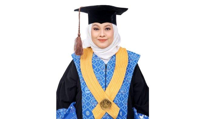 TIPS THR - Berikut ini tips dan trik memanfaatkan THR dan uang gaji saat Lebaran. Pakar Ekonomi dari Universitas Pasundan (Unpas), Prof Erni Rusyani SE MN, memberikan tips dan triknya agar masyarakat tidak kelimpungan mengatur keuangan menghadapi bulan berikutnya.