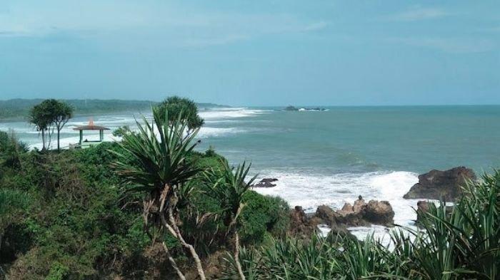 Rekomendasi Pantai Karang Tawulan.