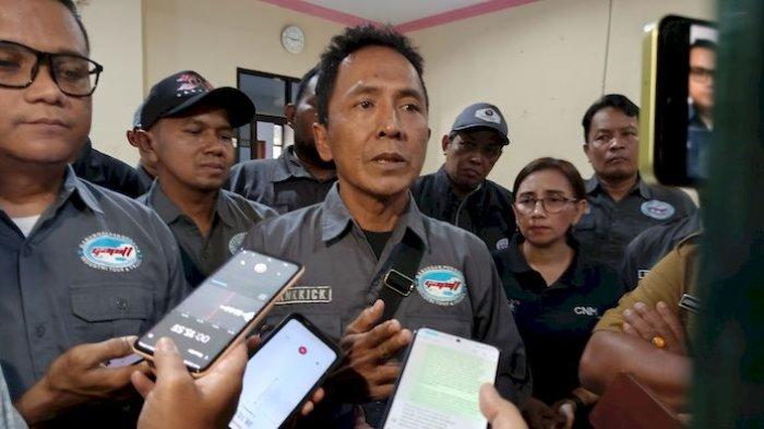 Para pelaku usaha pariwisata travel yang tergabung dalam Gabungan Pengusaha Tour and Travel (Gapitt) se-Ciayumajakuning datangi Kantor Disbudpar Kabupaten Cirebon, Senin (24/3/2025).