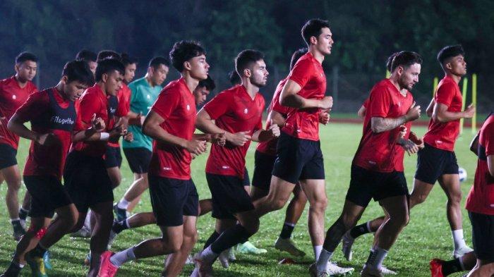 Para pemain Timnas Indonesia berlatih menjelang melawan Brunei, Selasa (17/10/2023).