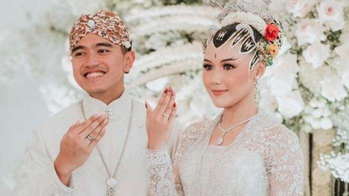 Pasangan Kaesang Pangarep dan Erina Gudono setelah melangsungkan akad nikah di Pendopo Agung Royal Ambarrukmo, Sabtu (10/12/2022). Sosok MUA pernikahan Erina Gudono dan Kaesang Pangarep ternyata mendapatkan mandat langsung dari Ibu Negara, Iriana Joko Widodo.
