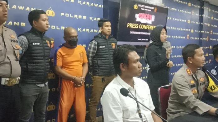 Pelaku pembunuhan terhadap suami mantan istrinya dihadirkan dalam konferensi pers di Mapolres Karawang, Kamis (2/5/2024).