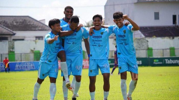 Pemain Persikas ketika melakukan selebrasi usai mencetak gol ke gawang RANS Nusantara FC Sabtu (25/1).