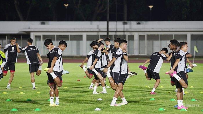 Pemain Timnas Indonesia berlatih jelang laga kontra Timnas Australia di Stadion Madya Gelora Bung Karno, Senayan, Jakarta Pusat, Minggu (8/9/2024).