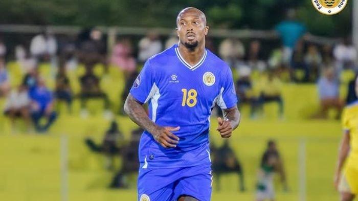 Pemain baru Persib Bandung Gervane Kastaneer saat membela Timnas Curacao---Kastaneer direkrut setelah enam bulan nganggur. Nyatanya, ia tetap aktif berlaga di Kualifikasi Piala Dunia 2026.