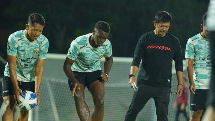 Pemain timnas U19 Indonesia berlatih di bawah kendali Indra Sjafri. Indonesia akan menghadapi Thailand, Senin (29/7/2024) malam.