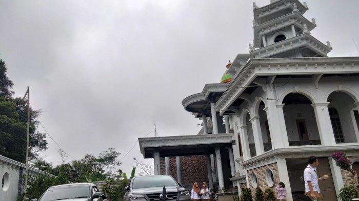 Penampakan rumah mewah milik anggota TNI bernama Sersan Agus yang merupakan anggota Kodim 0615/Kuningan.