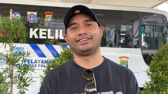 DEBAT TERBUKA - Penyanyi Rayen Pono menantang Ahmad Dhani debat terbuka soal royalti musik.