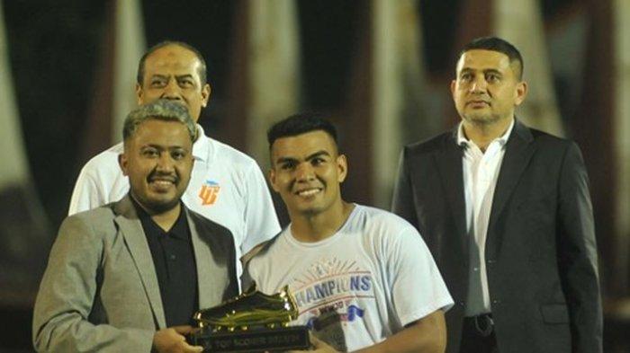 Penyerang Psbs Biak Borong Gelar Individu Setelah Antarkan Tim Juara Liga 2 2023 2024 Penyerang Psbs Biak Borong Gelar Individu Setelah Antarkan Tim Juara Liga 2 2023 2024