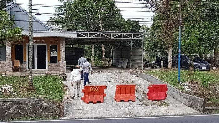 Penyidik Polda Jabar saat mendatangi TKP kasus Subang di Kampung Ciseuti, Desa/Kecamatan Jalancagak, Subang, Senin (13/11/2023).