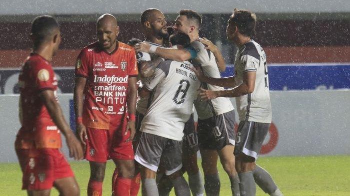 Pemain Persib Bandung merayakan gol yang dicetak David da Silva saat berhadapan dengan Bali United di pekan ke-23 Liga 1 2022-2023 di Stadion Maguwoharjo, Sleman, Yogyakarta, Jumat (10/2/2023). Skor akhir 1-1.