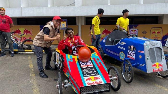 Peserta lomba kereta peti sabun di Jalan Diponegoro, Kota Bandung, Sabtu (26/8/2023).