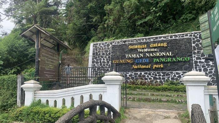 Pintu masuk pendakian Gunung Gede Pangrango via Cibodas Taman Nasional Gede Pangrango. 