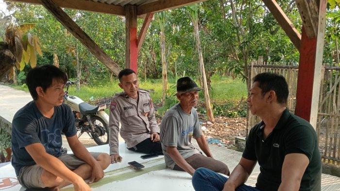HILANG MISTERIUS - Polisi mencari tahu kebenaran soal kejadian kakek yang hilang misterius di Desa Lempuyang, Kecamatan Anjatan, Indramayu pada Sabtu (19/4/2025). Beredar rumor Zaini diculik kalong wewe.